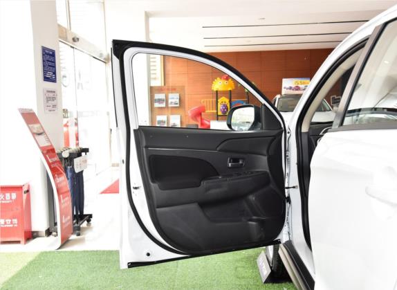 劲炫ASX 2020款 1.6L 手动乐趣版 车厢座椅   前门板