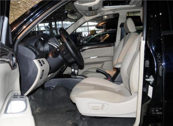 帕杰罗·劲畅 2013款 3.0L 自动四驱旗舰版 车厢座椅   前排空间
