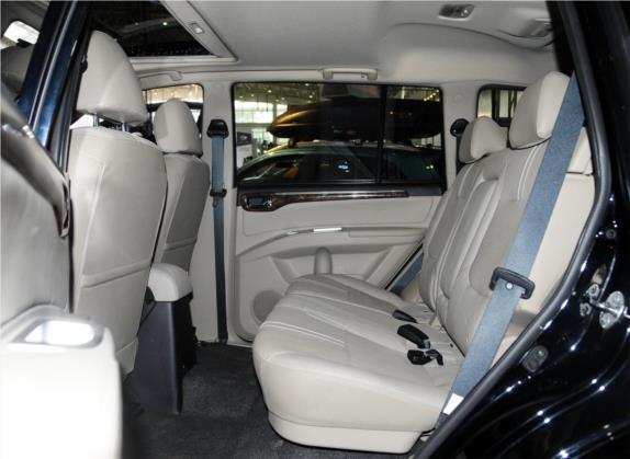 帕杰罗·劲畅 2013款 3.0L 自动四驱旗舰版 车厢座椅   后排空间