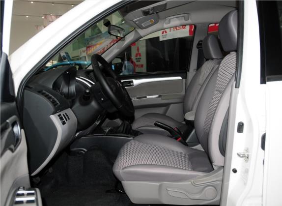 帕杰罗·劲畅 2013款 2.4L 手动两驱舒适版 车厢座椅   前排空间