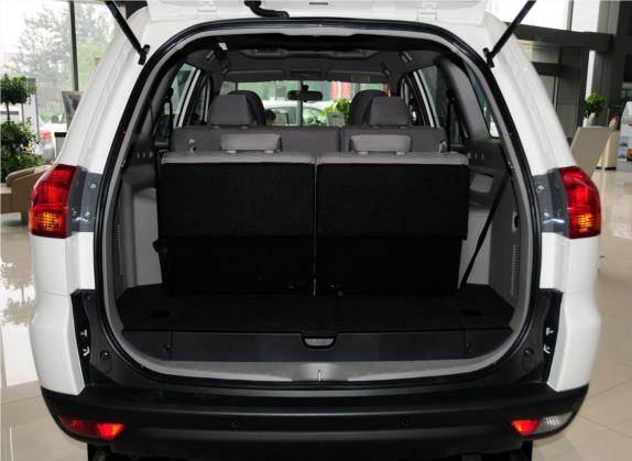 帕杰罗·劲畅 2013款 2.4L 手动两驱舒适版 车厢座椅   后备厢