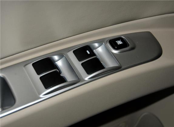 帕杰罗·劲畅 2013款 3.0L 自动两驱豪华版 车厢座椅   门窗控制