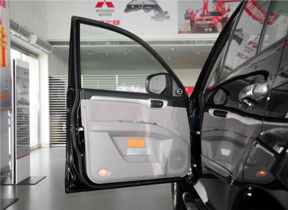 帕杰罗·劲畅 2013款 3.0L 自动四驱行政版 车厢座椅   前门板