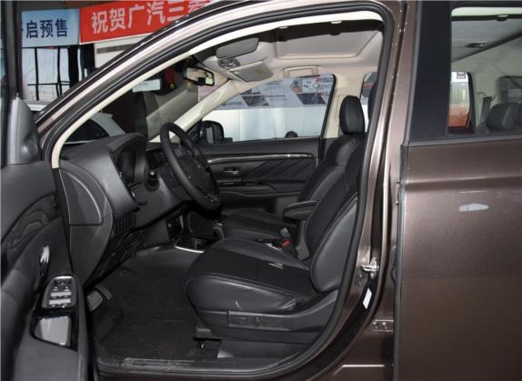 欧蓝德 2019款 2.0L 两驱畅享版 7座 国V 车厢座椅   前排空间