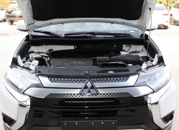 欧蓝德 2020款 2.0L 两驱畅行版 5座 其他细节类   发动机舱