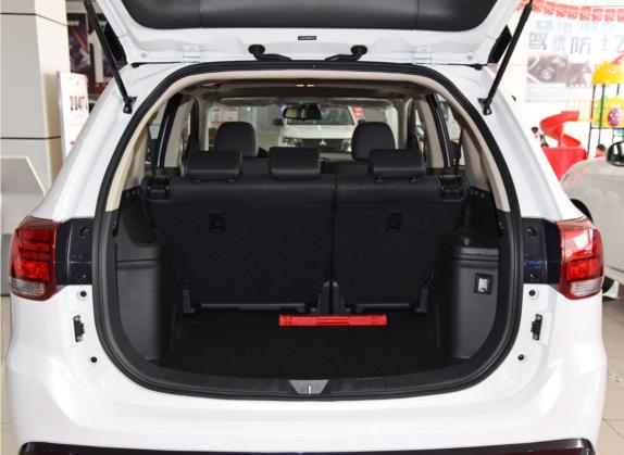 欧蓝德 2021款 2.0L 两驱曜动版 5座 车厢座椅   后备厢