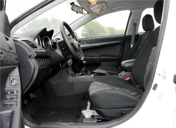 风迪思 2013款 1.6L 手动舒适型 车厢座椅   前排空间