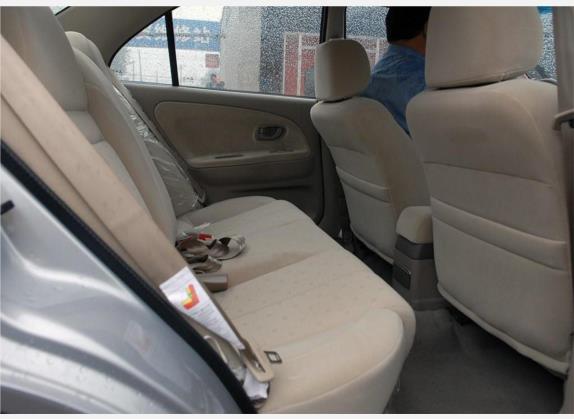 蓝瑟 2006款 1.6L 手动舒适型SEi 车厢座椅   后排空间