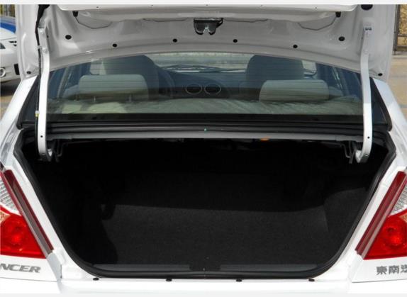 蓝瑟 2010款 卓越版 1.6L 手动舒适型 车厢座椅   后备厢