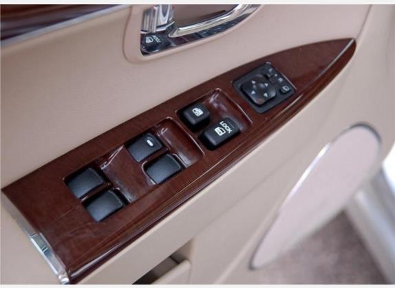 三菱戈蓝 2007款 2.4L 旗舰型 车厢座椅   门窗控制