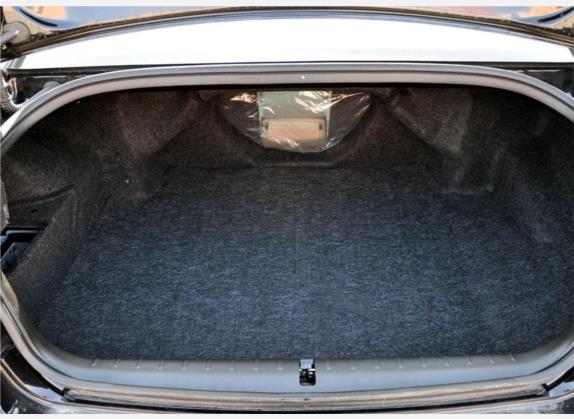 三菱戈蓝 2009款 2.4L 尊贵升级版 车厢座椅   后备厢