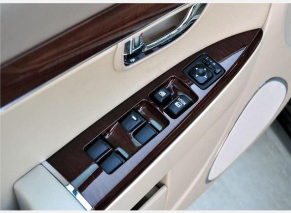 三菱戈蓝 2009款 2.4L 尊贵升级版 车厢座椅   门窗控制