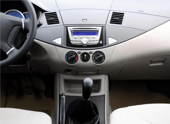 君阁 2011款 2.0L 手动挡经典型 中控类   中控台
