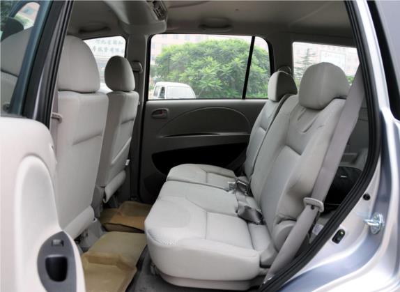 君阁 2011款 2.0L 手动挡经典型 车厢座椅   后排空间