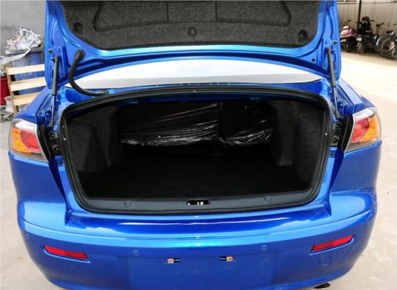 翼神 2011款 致尚版 1.8L 手动豪华型 车厢座椅   后备厢
