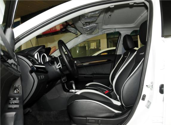 翼神 2012款 经典 2.0L CVT黑白版 车厢座椅   前排空间