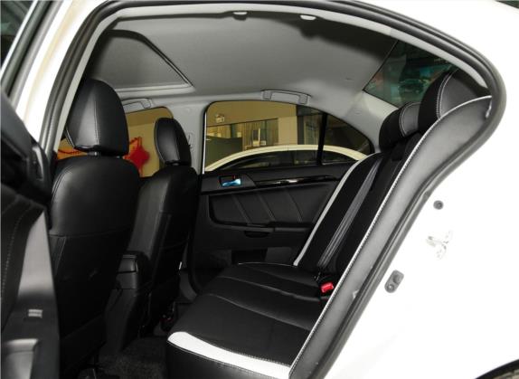 翼神 2012款 经典 2.0L CVT黑白版 车厢座椅   后排空间