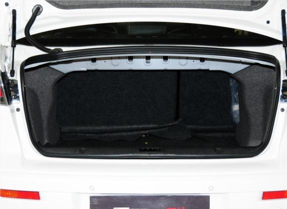 翼神 2012款 经典 2.0L CVT黑白版 车厢座椅   后备厢