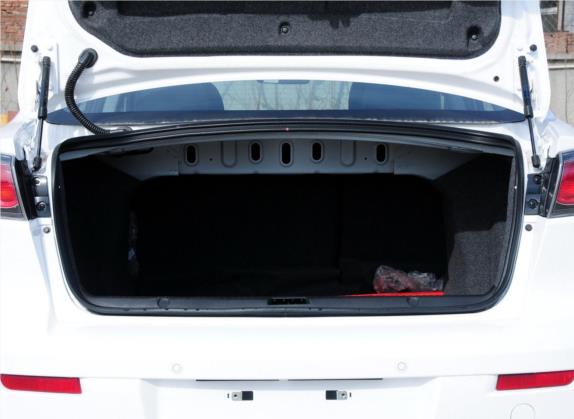 翼神 2013款 时尚版 1.8L 手动舒适型 车厢座椅   后备厢