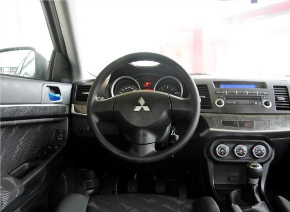 翼神 2013款 致炫版 2.0L 手动舒适型 中控类   驾驶位
