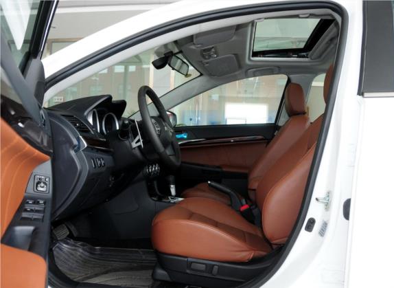翼神 2013款 致炫版 2.0L CVT旗舰型 车厢座椅   前排空间