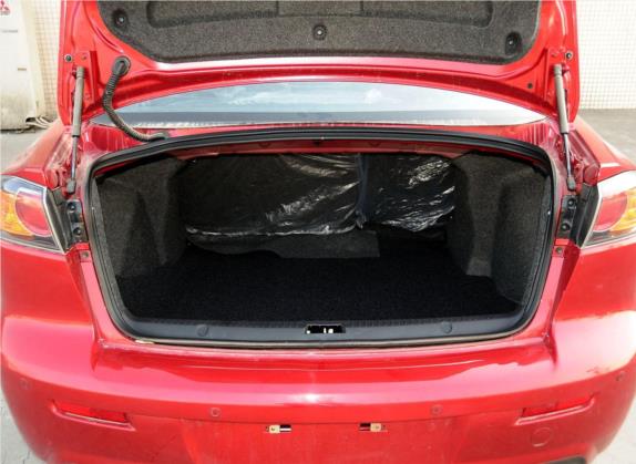 翼神 2013款 风尚版 1.6L 手动经典型 车厢座椅   后备厢