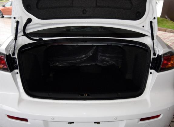 翼神 2015款 1.8L 手动致尚版 国V 车厢座椅   后备厢
