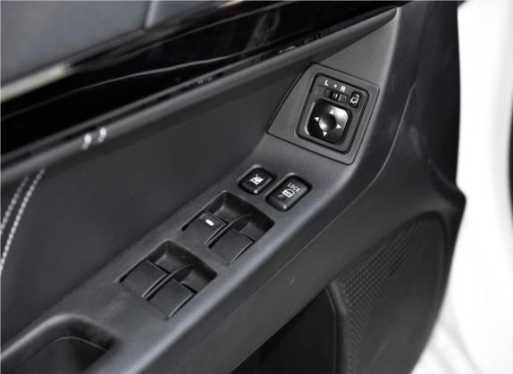翼神 2016款 1.8L 手动黑白复刻版 车厢座椅   门窗控制