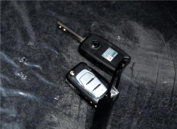 柯兰多 2015款 2.0L 两驱手动致纯版 其他细节类   钥匙