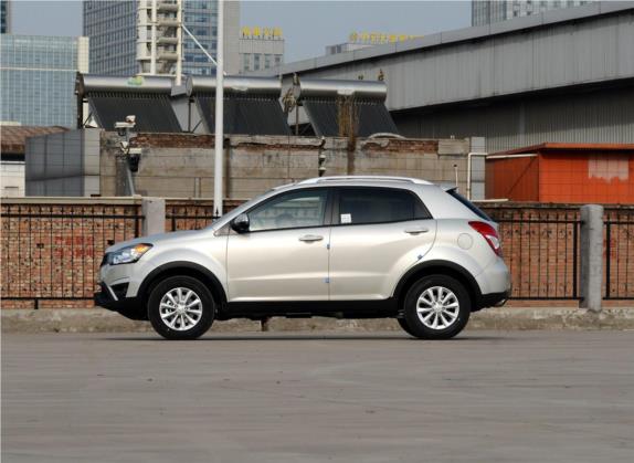 柯兰多 2015款 2.0L 两驱手动致纯版 外观   正侧