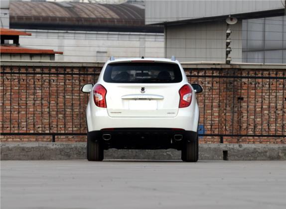 柯兰多 2015款 2.0L 两驱自动致享版 外观   正后