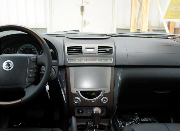 雷斯特W 2014款 2.7T 四驱豪华导航版5座 中控类   中控台