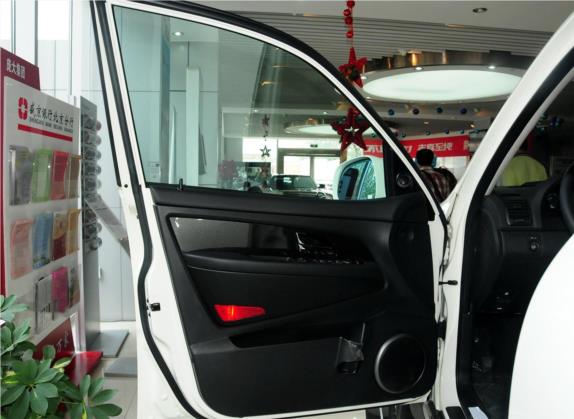 雷斯特W 2014款 2.0T 两驱精英导航版5座 车厢座椅   前门板