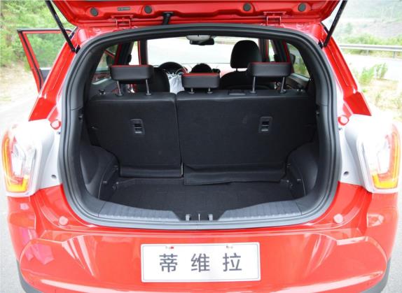 蒂维拉 2015款 1.6L 自动两驱致酷版 车厢座椅   后备厢