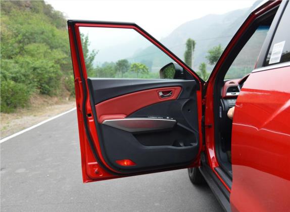蒂维拉 2015款 1.6L 自动两驱致酷版 车厢座椅   前门板