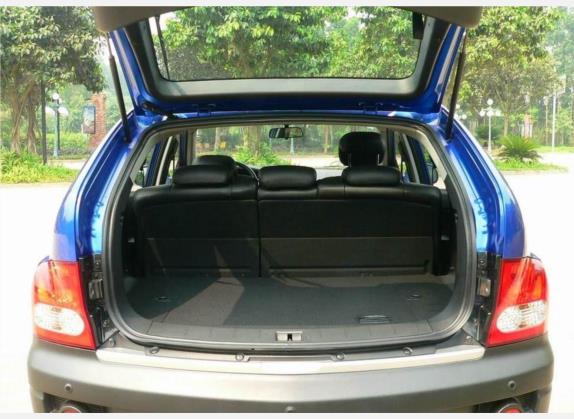 爱腾 2006款 2.0 两驱豪华型 车厢座椅   后备厢