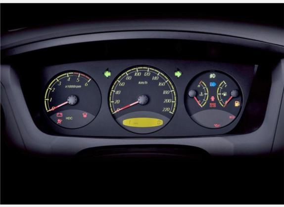 爱腾 2006款 2.0 两驱豪华型 中控类   仪表盘