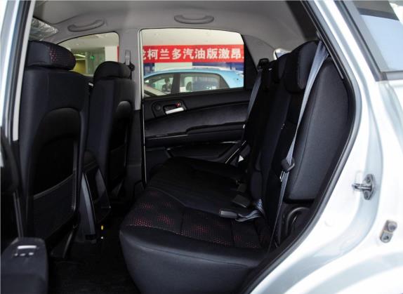 爱腾 2011款 2.0T 两驱精英柴油版 车厢座椅   后排空间
