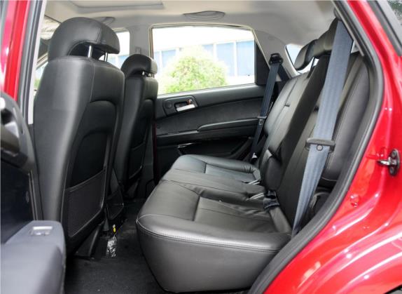 爱腾 2011款 2.0T 两驱豪华柴油版 车厢座椅   后排空间