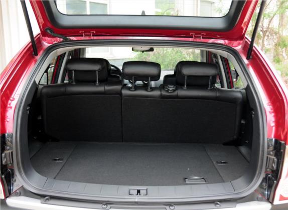 爱腾 2011款 2.0T 两驱豪华柴油版 车厢座椅   后备厢