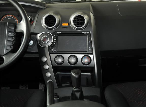 爱腾 2011款 2.3L 两驱舒适汽油版 中控类   中控台