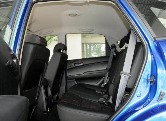 爱腾 2011款 2.3L 两驱舒适汽油版 车厢座椅   后排空间