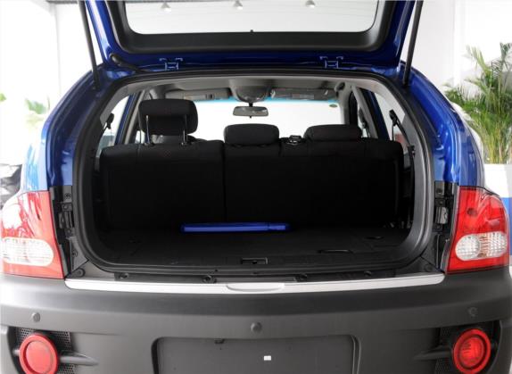 爱腾 2011款 2.3L 两驱舒适汽油版 车厢座椅   后备厢