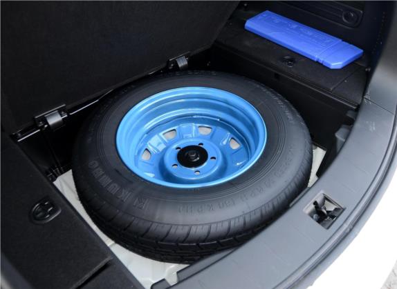 爱腾 2014款 2.3L 四驱自动豪华汽油版 其他细节类   备胎