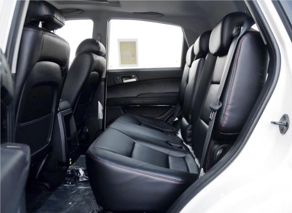 爱腾 2014款 2.3L 四驱自动豪华汽油版 车厢座椅   后排空间