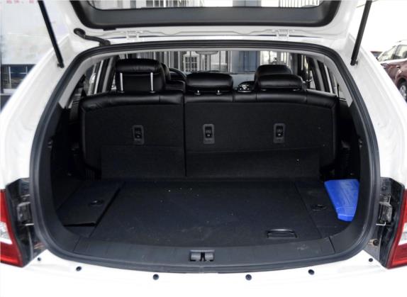 爱腾 2014款 2.3L 四驱自动豪华汽油版 车厢座椅   后备厢
