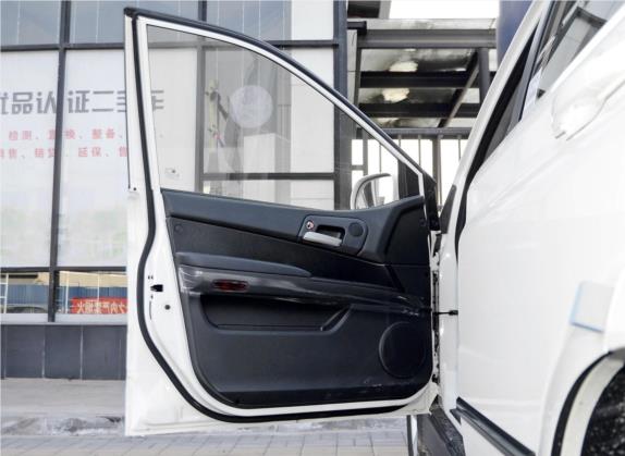 爱腾 2014款 2.3L 四驱自动豪华汽油版 车厢座椅   前门板