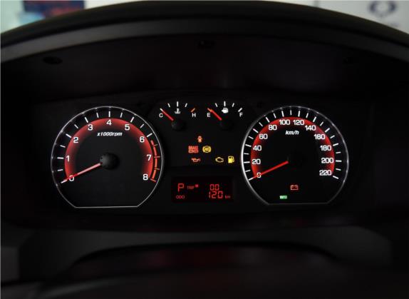 爱腾 2014款 2.3L 两驱自动舒适汽油版 中控类   仪表盘