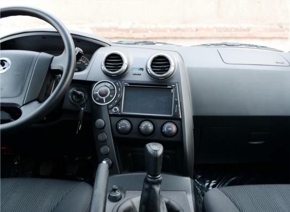 爱腾 2014款 2.3L 两驱手动进取汽油版 中控类   中控台