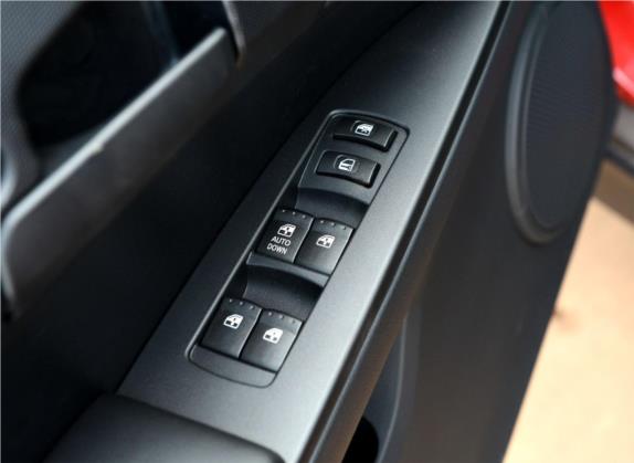 爱腾 2014款 2.3L 两驱手动进取汽油版 车厢座椅   门窗控制
